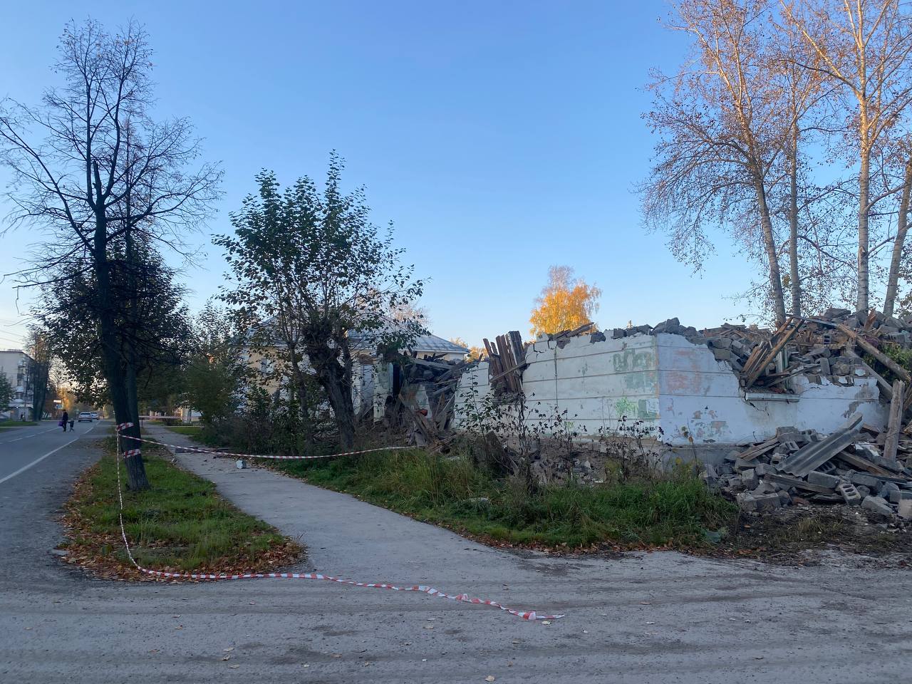 В поселке Энергетиков сносят общежитие на Центральной