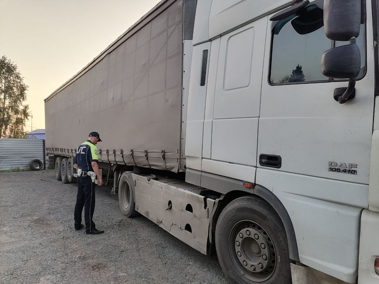 В Горпарке фура с прицепом наехала на нетрезвого пешехода
