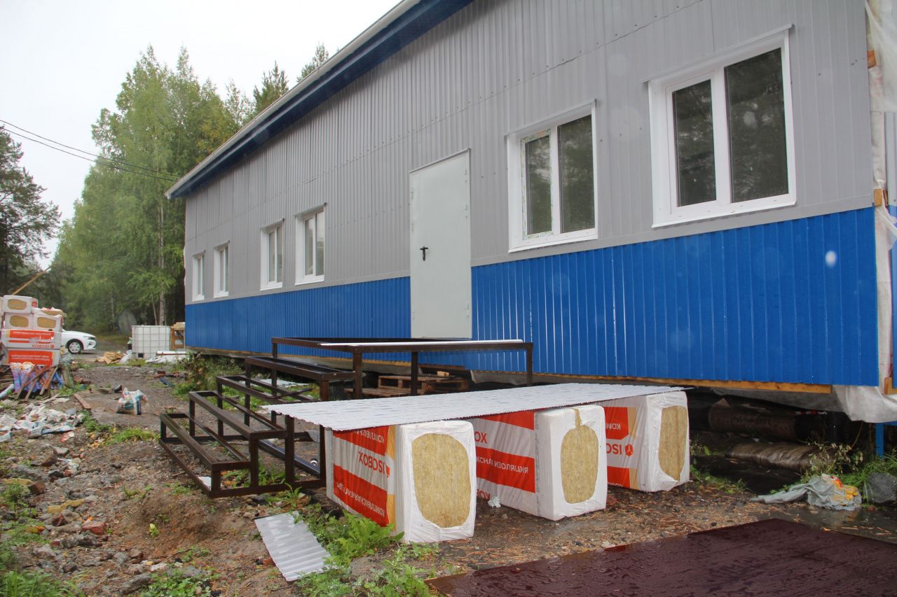 "Если бы нам еще в мае дали денег, мы бы уже сделали". Модульное здание морга в Серове готово на 90%