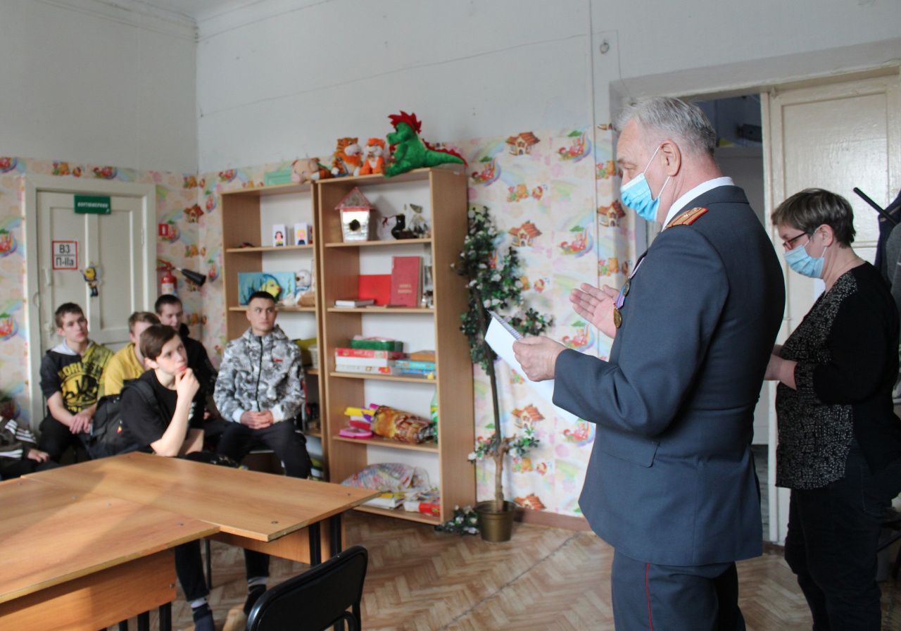 Полиция посетила клуб «Спутник», чтобы рассказать юным серовчанам о вреде наркотиков