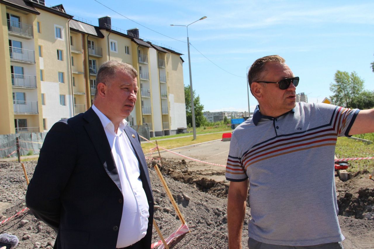 “По качеству работ пока вопросов нет”. Глава Серова провел традиционный объезд строек города 