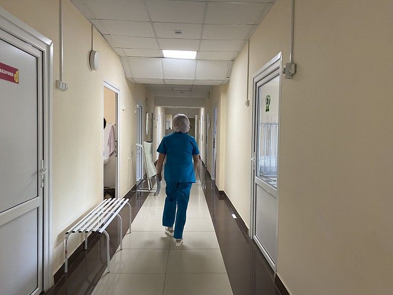 Главврач больницы Серова сообщил о падении качества приезжих врачей и обозначил задачу "разбудить патриотизм" у подрастающих кадров