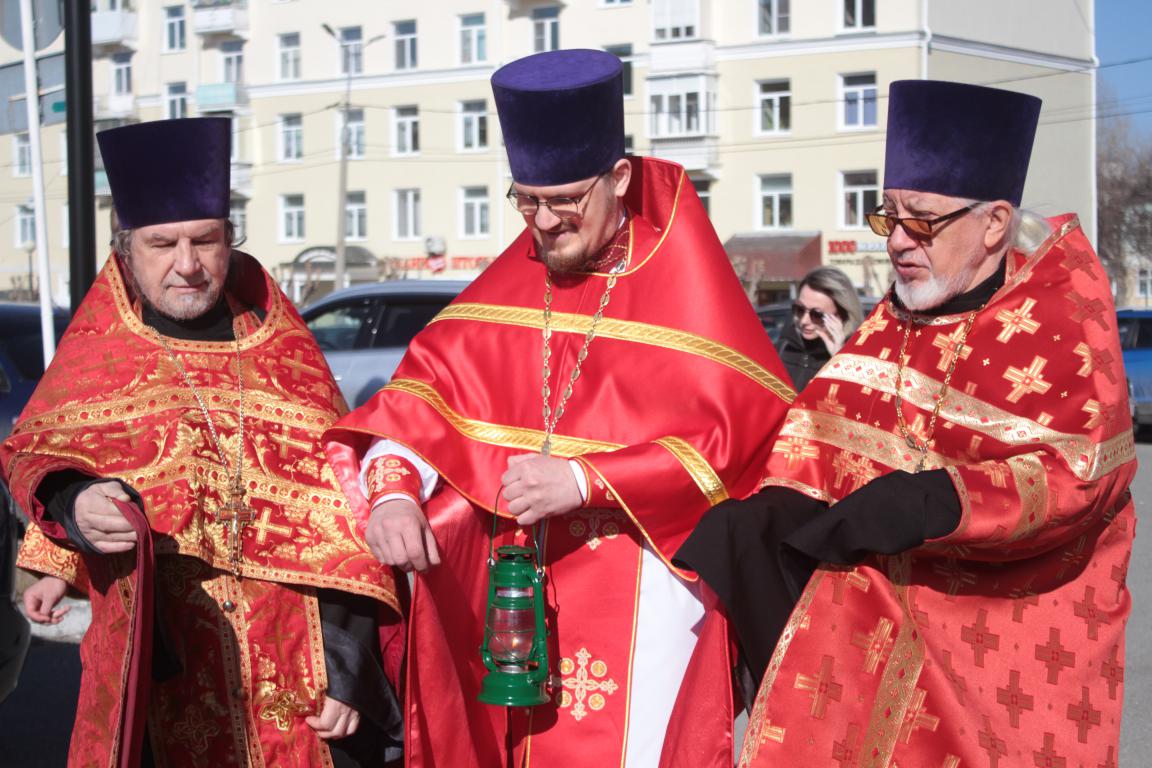 Символ любви, добра, веры. Серовчане встретили Благодатный огонь