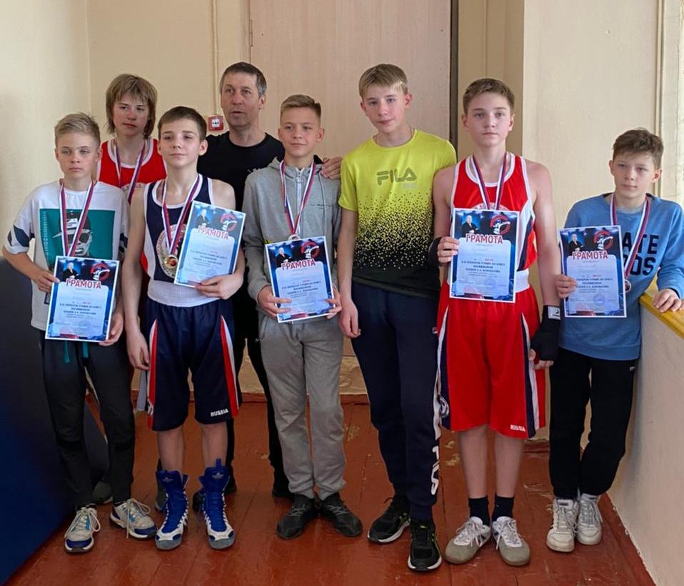 Воспитанники Академии Цзю из Серова завоевали первое и вторые места на турнире в Карпинске 