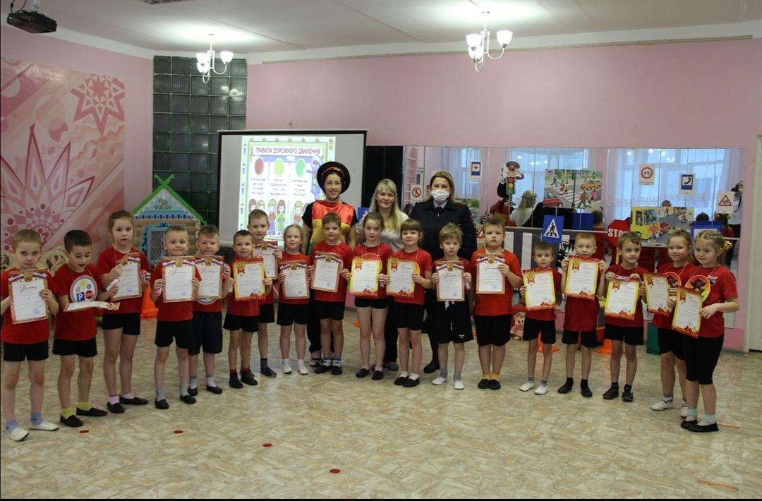 «Зеленый огонек»: в детском саду Серова прошли соревнования по безопасности​ дорожного движения