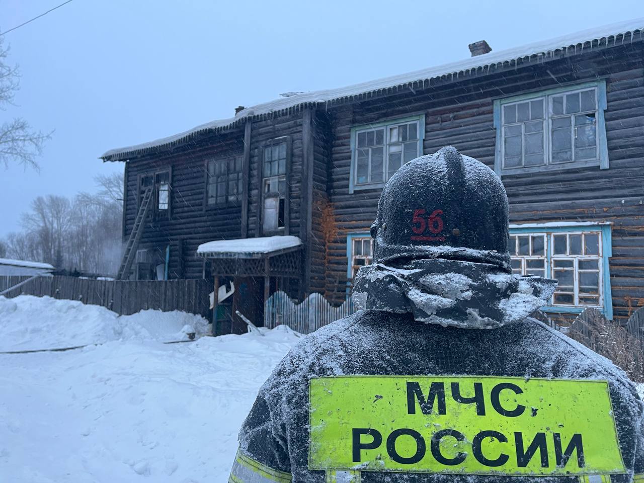 В Горпарке горел деревянный двухэтажный барак