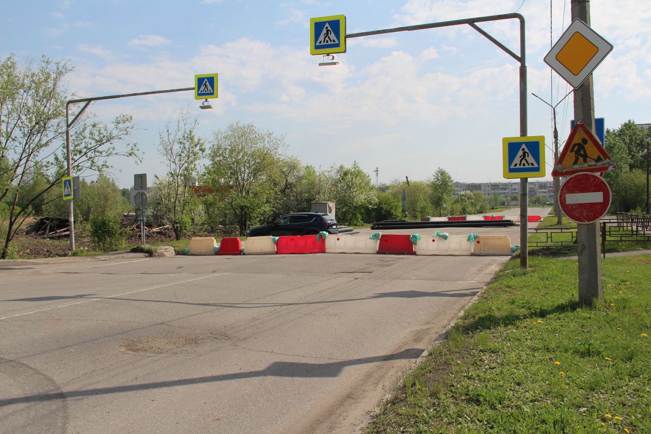 До конца мая перекрыто движение по улице Ленина