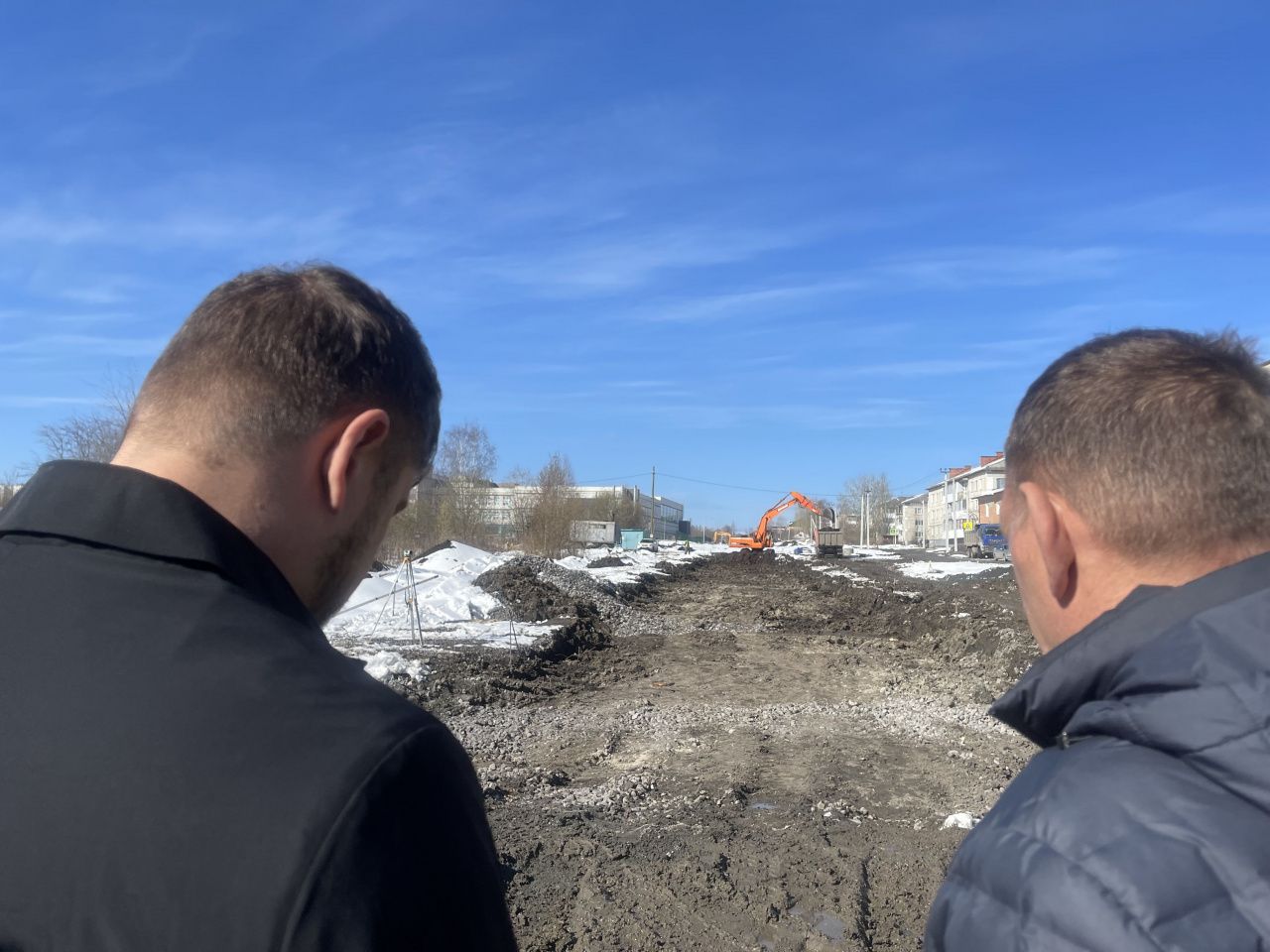 "Мы слышим и слушаем глас народа". Александр Вовяков провел выездное совещание на стройках Серова