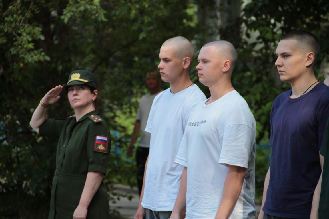На службу в армию из Серова отправили 17 призывников