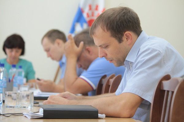 Оштрафован председатель комитета ЖКХ Серова Константин Сидоров