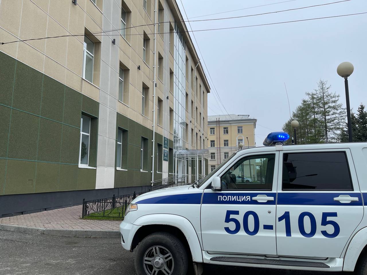 У здания серовской мэрии силовики провели тренировку