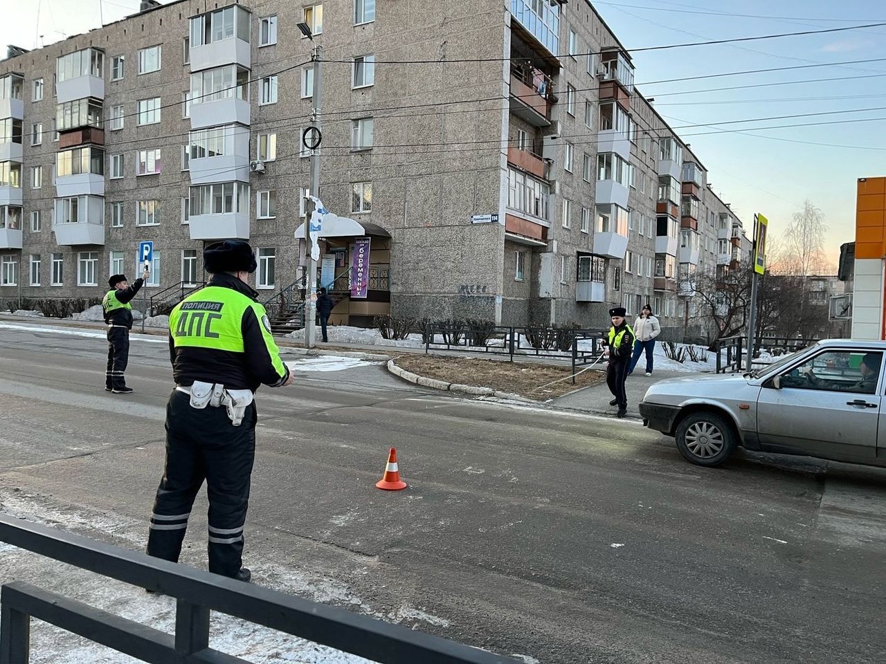 В Серове на “зебре” грузовик наехал на пешеходку и скрылся с места ДТП