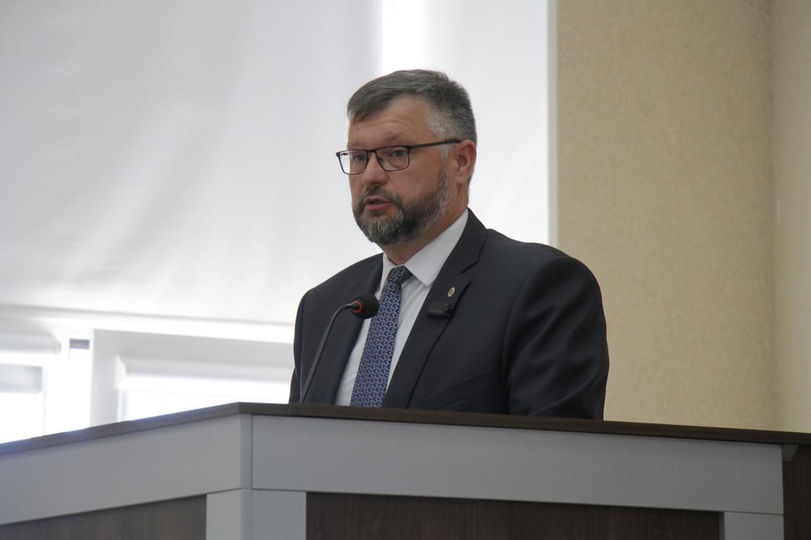 “Голосование будет многодневное – это 99,9% вероятность”. Серов готовится к выборам в Госдуму и ЗакСо