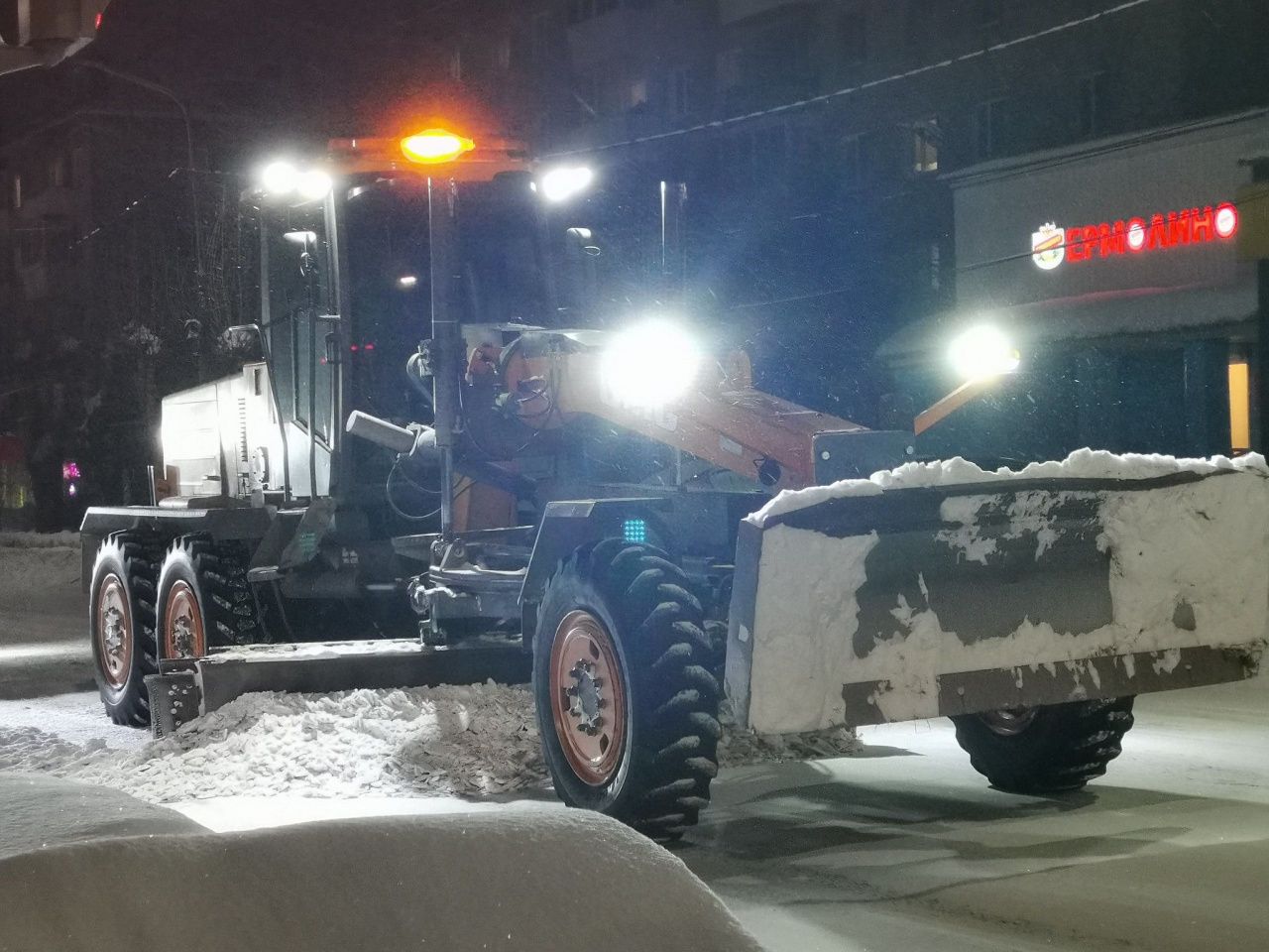 Последствия снегопада в Серове устраняют 23 единицы техники