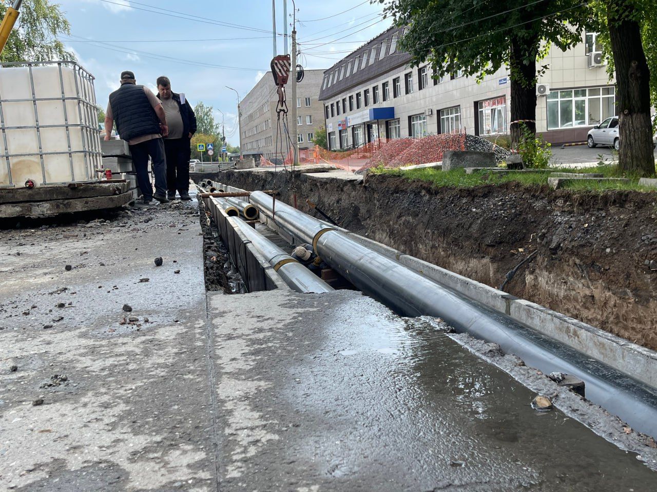 Власти Серова продлили перекрытие дороги на Октябрьской Революции