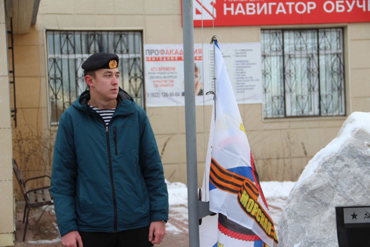 День морского пехотинца в Серове отметили поднятием флага