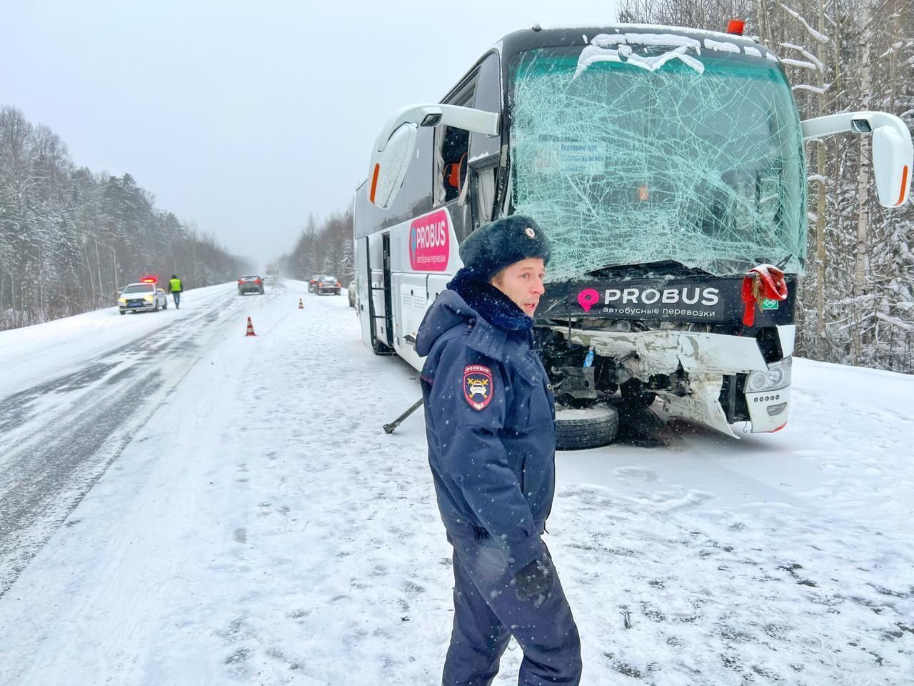 Автобус маршрута Карпинск-Краснотурьинск-Екатеринбург попал в жуткое ДТП на  трассе | Происшествия | СеровГлобус.ру