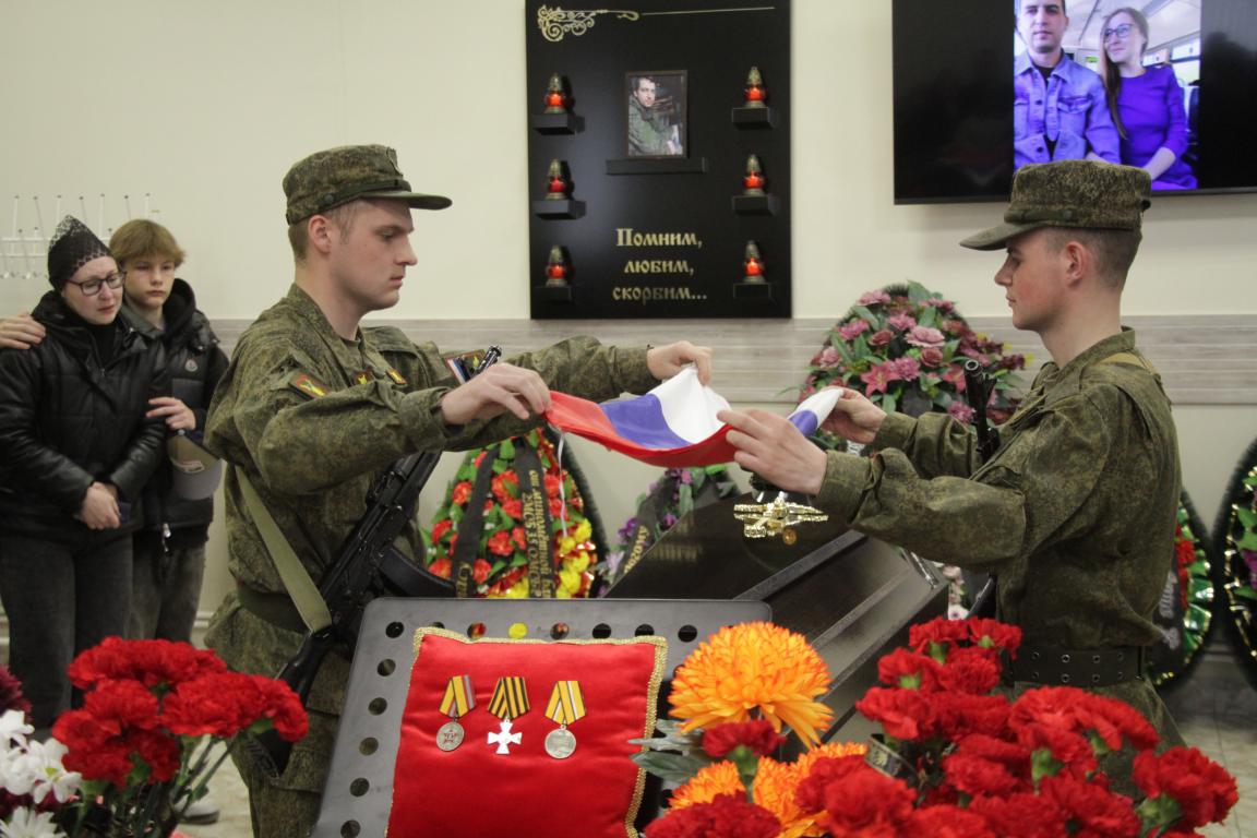 Любимый сын, брат, дядя, муж и папа... Серовчане простились с погибшим на СВО мобилизованным Станиславом Гудзем