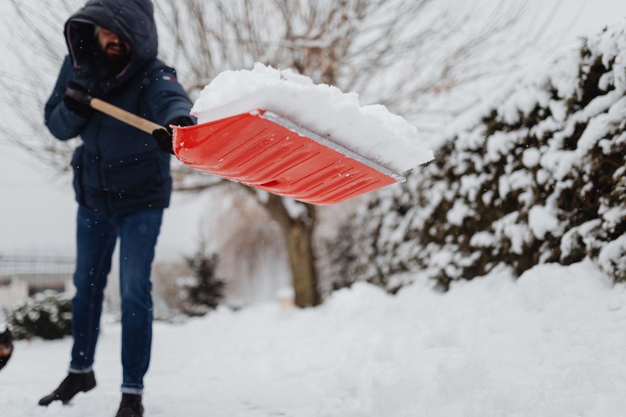 Чистить снег без вреда для здоровья и максимально эффективно 