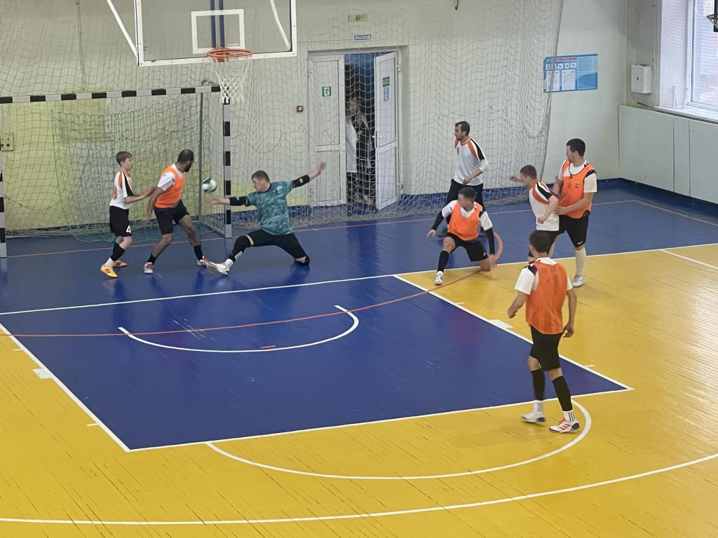 Серовчане одержали первые победы на первенстве Северного управленческого округа по футзалу