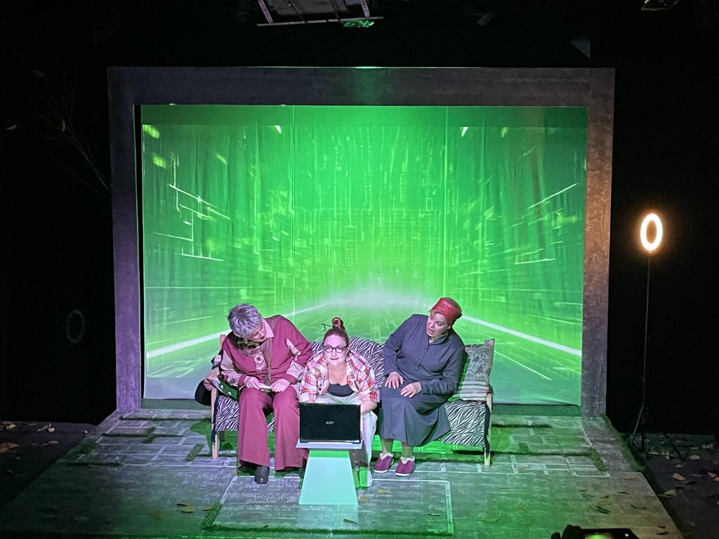 Репертуар Серовского театра драмы пополнился драмеди "В конце будет зима"