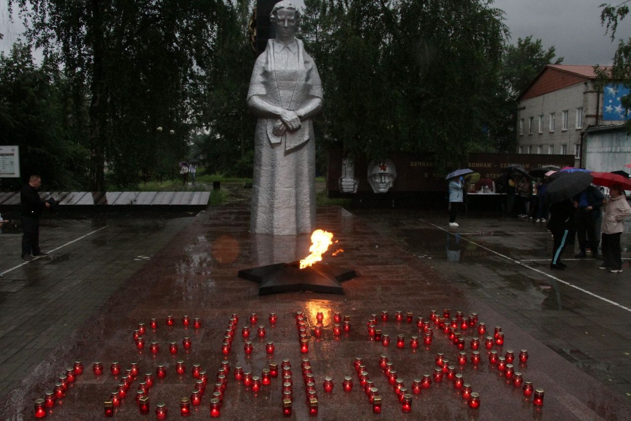 Серовчане зажгли «Свечу Памяти» в память о павших в годы Великой Отечественной войны