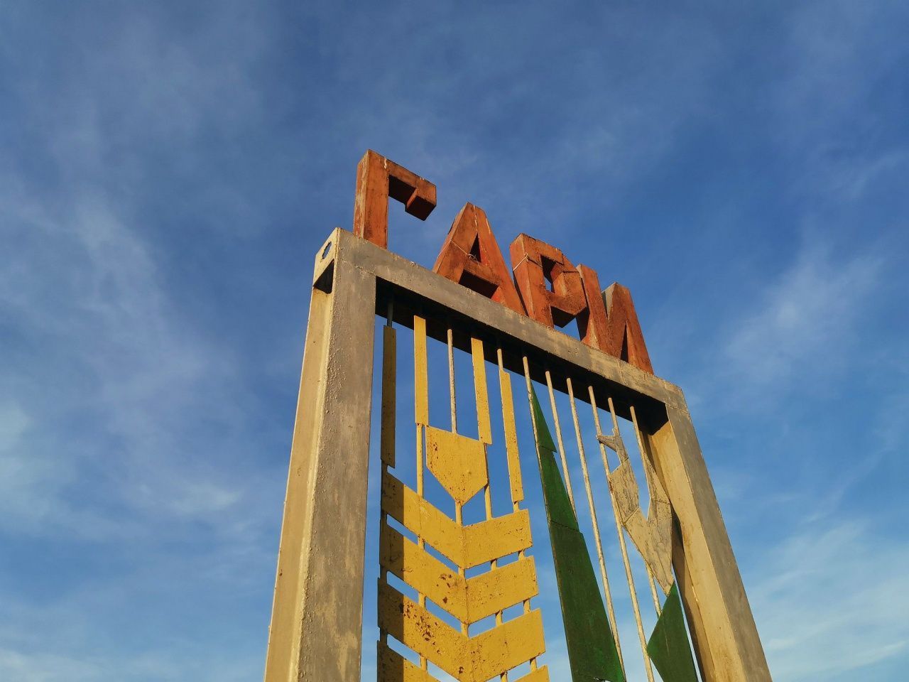 Подозреваемый в краже житель Гарей ударил полицейского в грудь ногой. И стал обвиняемым по другому делу