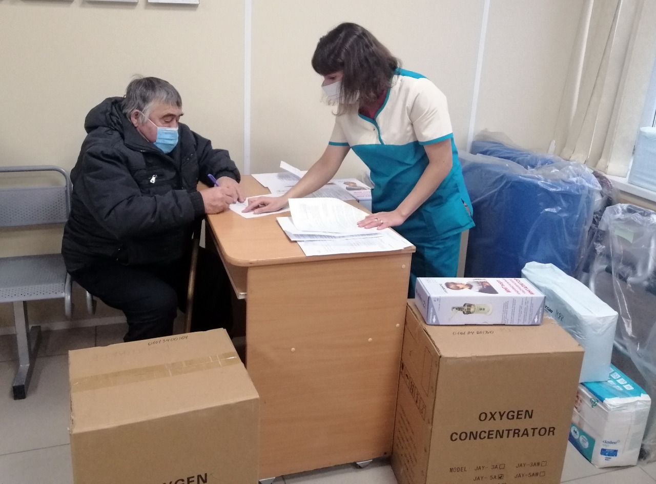 Серовская городская больница обеспечила паллиативных пациентов матрацами, ходунками, ингаляторами 