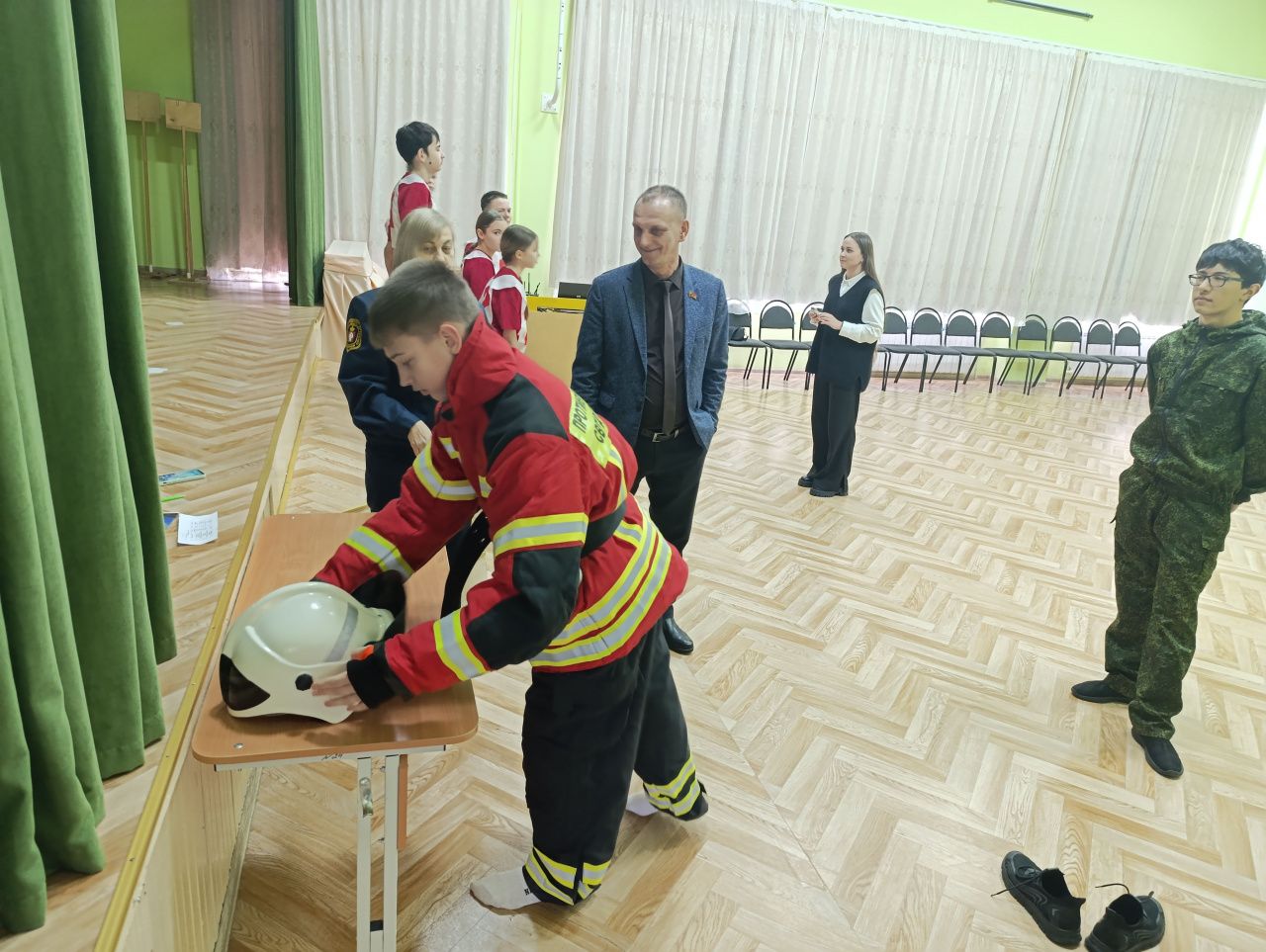 Серовские школьники соревновались в игре «Ловкие пожарные!»