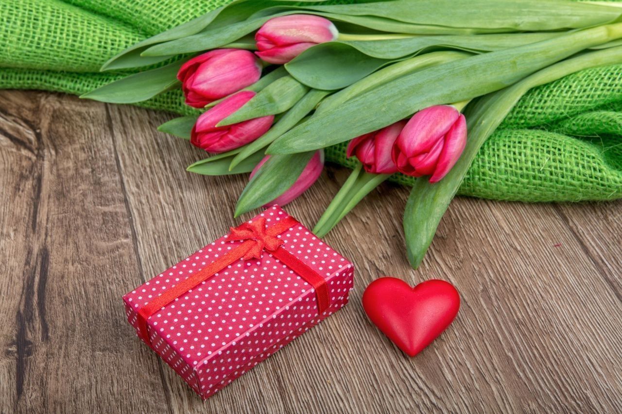 10% мужчин в России планируют потратить менее 1000 рублей на подарки к 8 Марта 