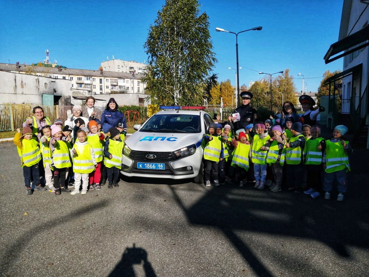 В Единый день безопасности инспекторы ГИБДД провели мероприятия в детсадах и школах Серова