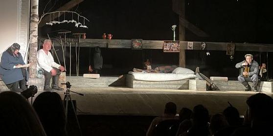 "Браво" - актрисе Светлане Виниченко, за роль матери в спектакле "Одни"