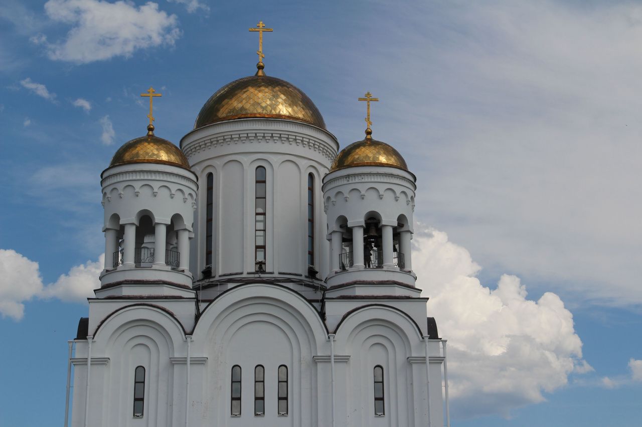 Богослужения в Троицкую родительскую субботу пройдут на кладбище и в соборе