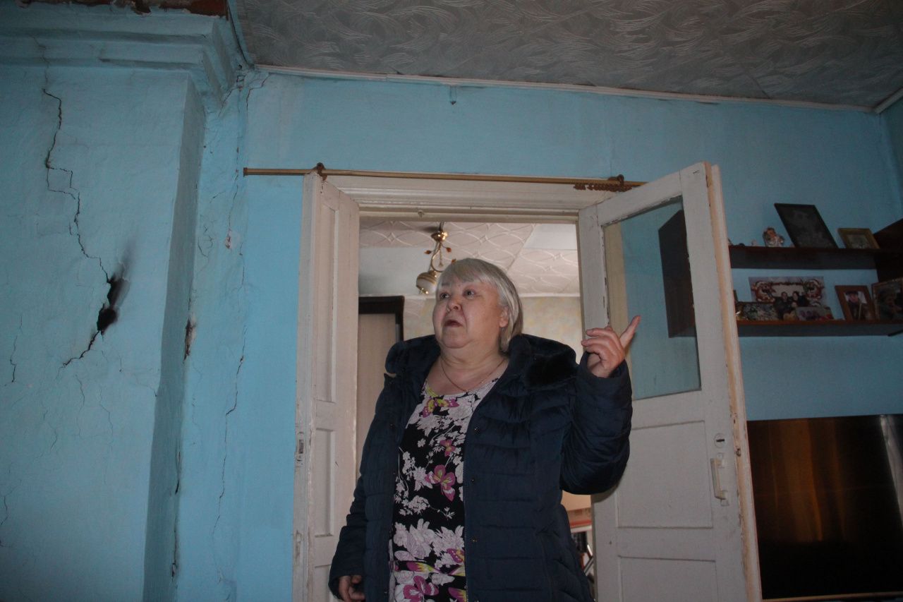 “Знаете, как страшно спать...” Серовчане боятся, что их дом может рухнуть
