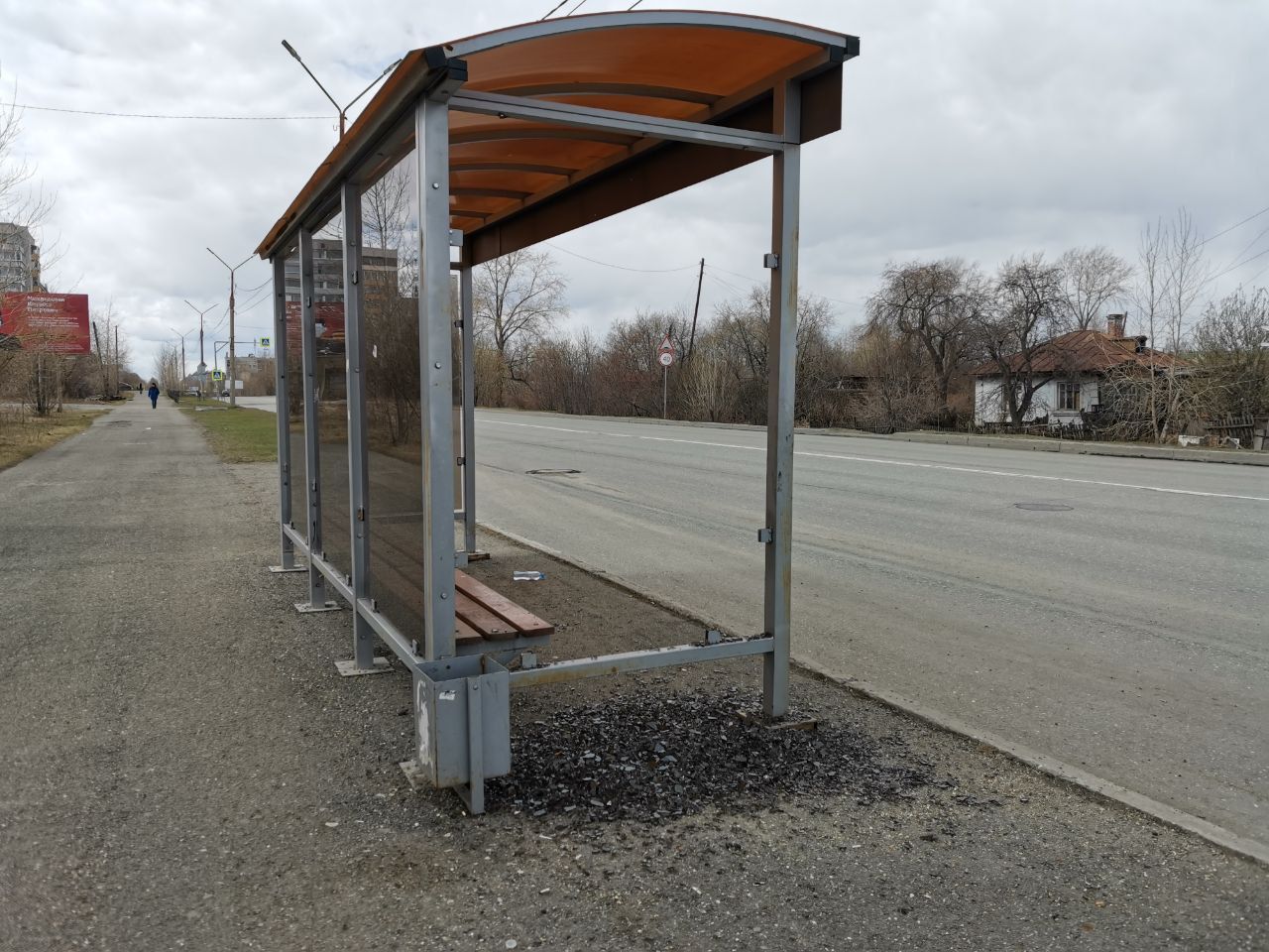 В Серове автобусная остановка «Детский сад «Жемчужинка» в пятый раз пострадала от рук вандалов