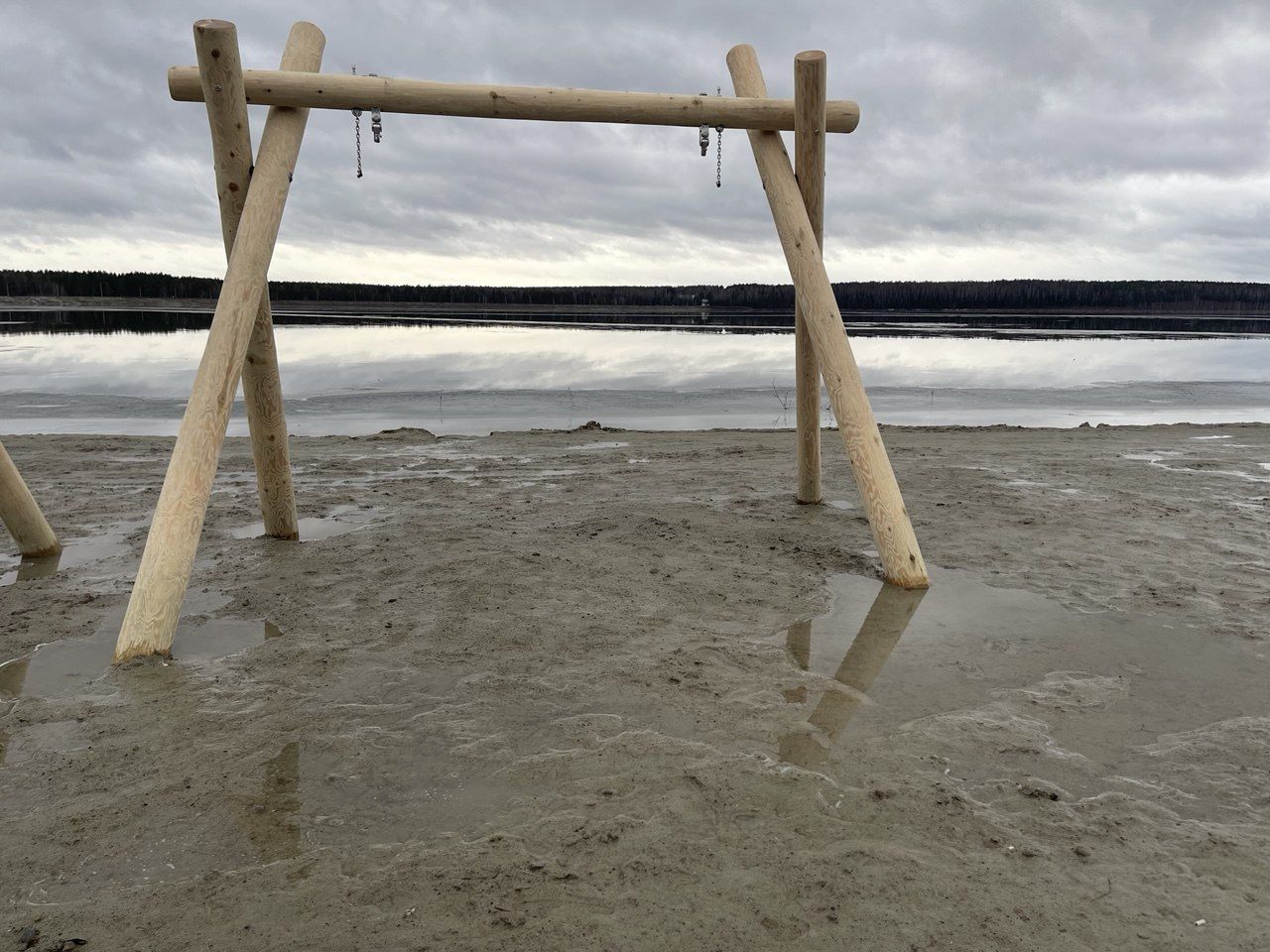 Туалет, входная группа, контейнерная площадка. Чего не хватает, чтобы завершить благоустройство на водохранилище?