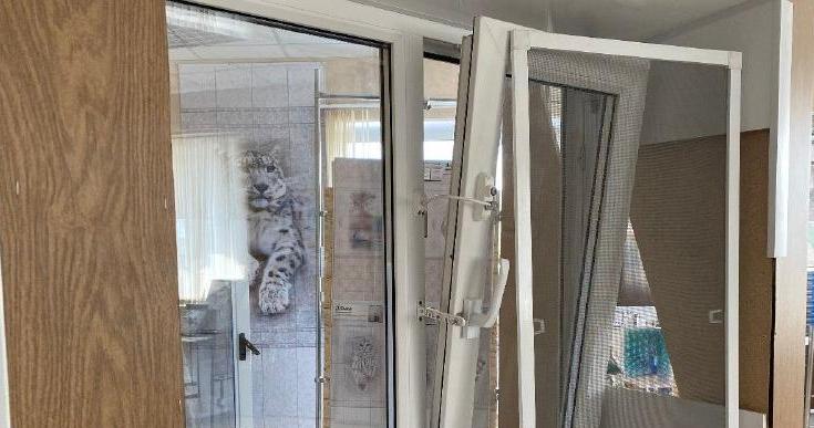 Как защитить дом от насекомых, а детей – от падения из окна?