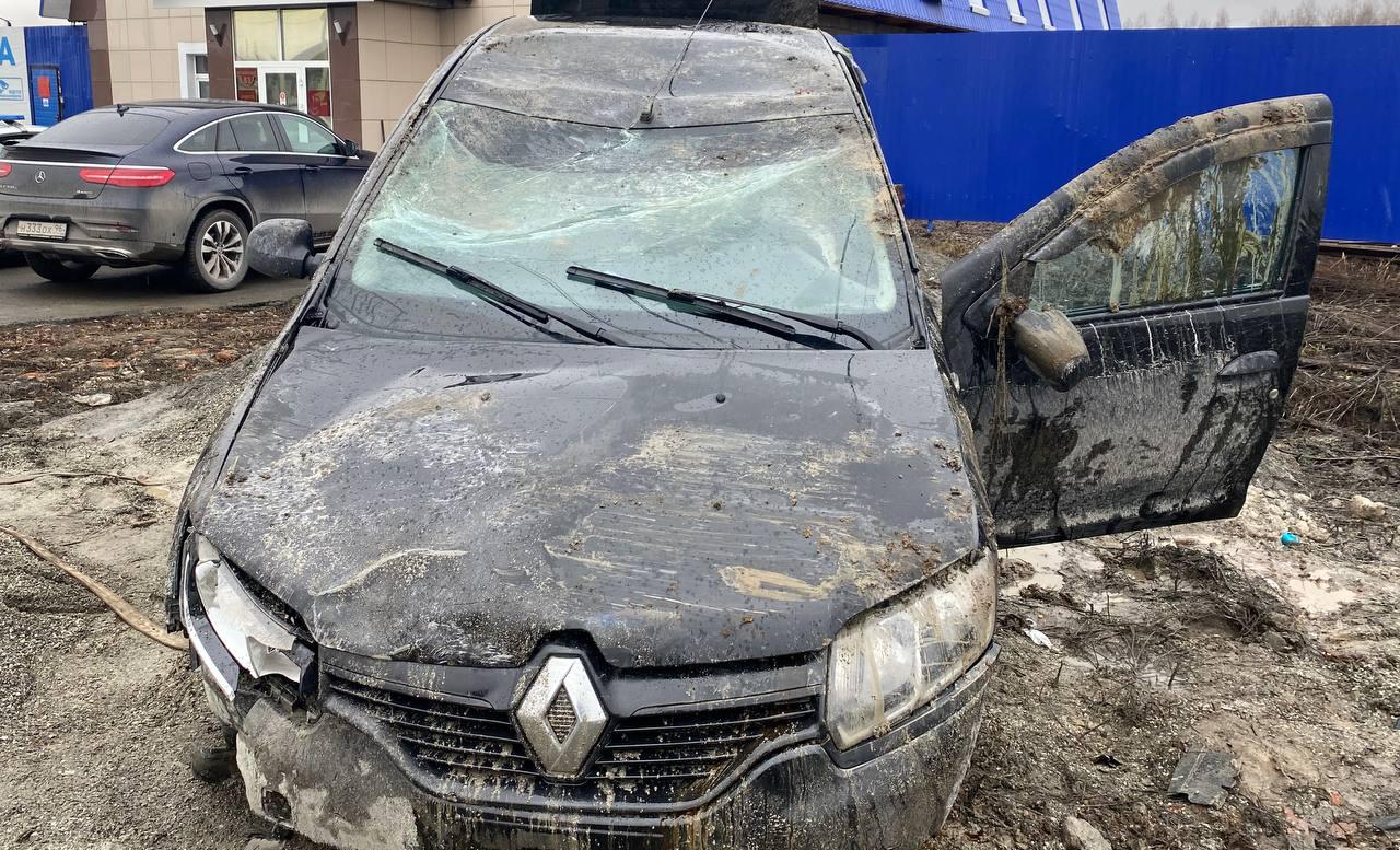 В Серове перевернулся автомобиль с пьяным бесправным водителем |  Происшествия | СеровГлобус.ру