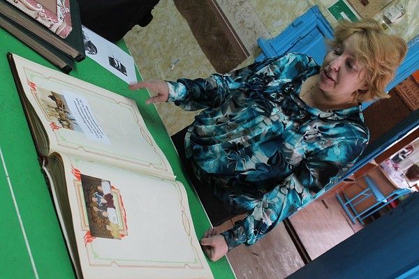 Электромонтер и завклубом получат Почетные грамоты главы Серова