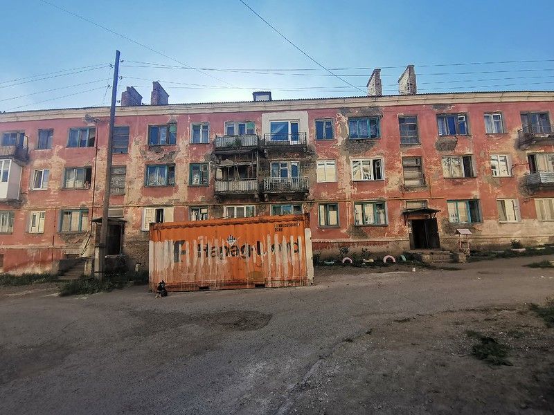 Подвал разваливающегося дома по улице Ключевой в Серове просушат при помощи... тепловой пушки?