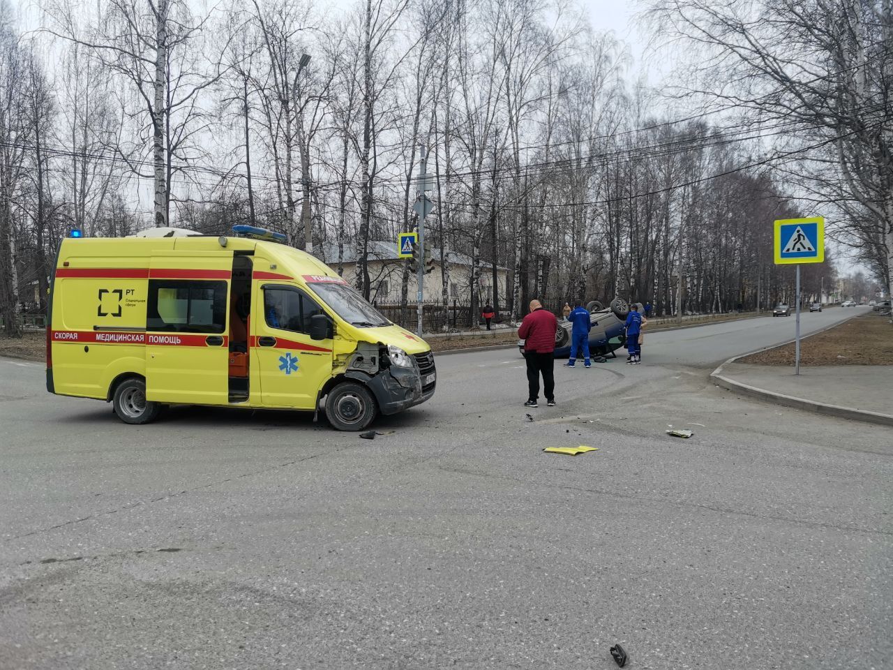 В Серове на перекрестке столкнулись “Скорая” и легковушка