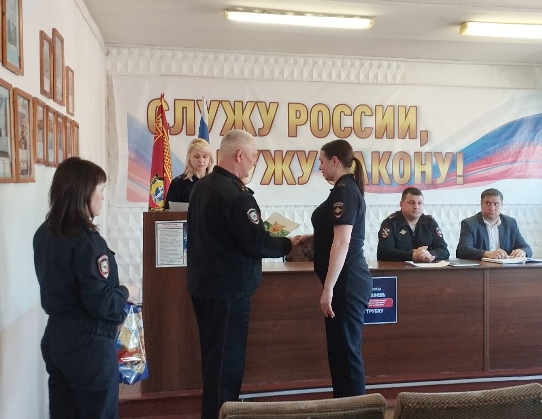 Сотрудницы полиции Серова получили Благодарственные письма за спасение людей на пожаре