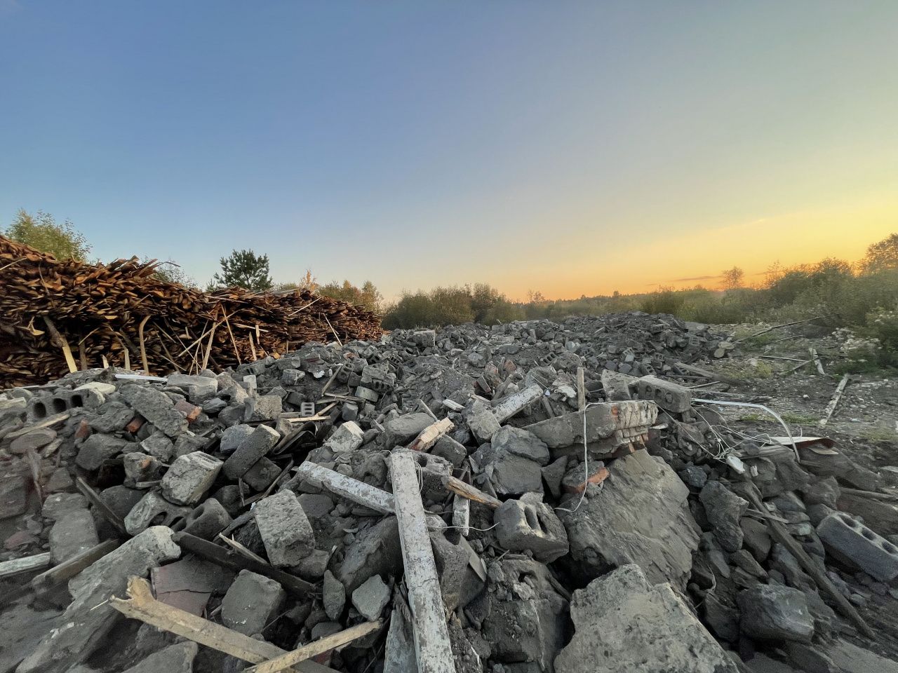 В районе Лесозавода неизвестные устроили свалку строительного мусора