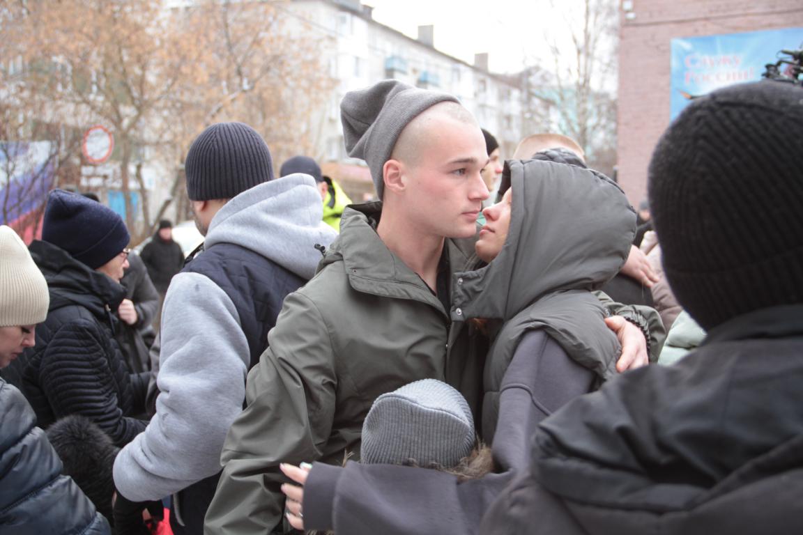 Из Серова на службу в армию проводили 17 новобранцев