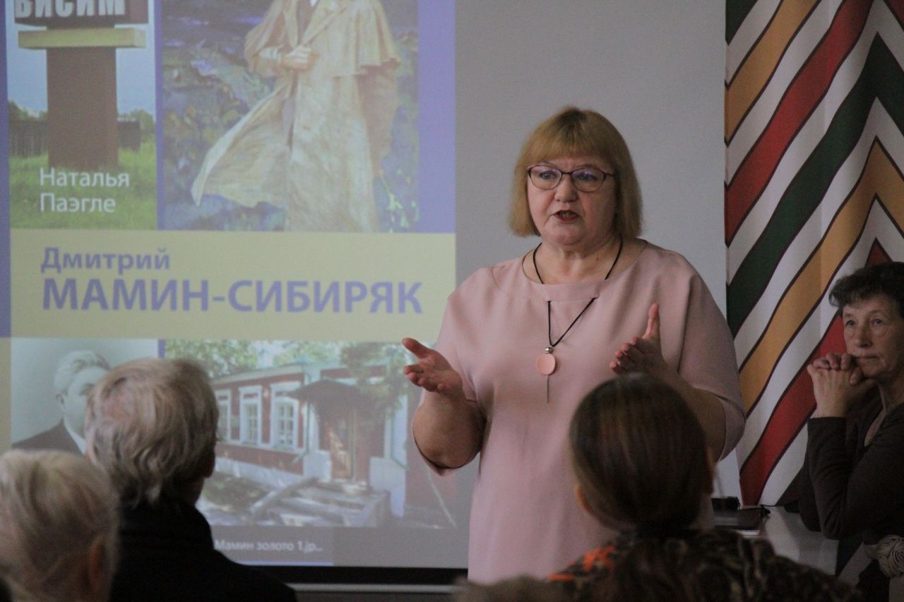 Писательница Наталья Паэгле пообщалась в Серове с юными краеведами