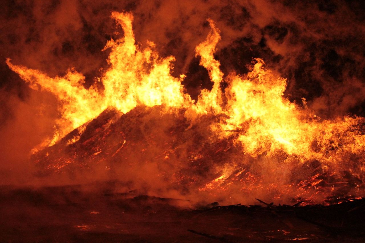 Мэрии Серова выписали штраф за сгоревшую свалку горбыля. Но власти в суде оспаривают наказание