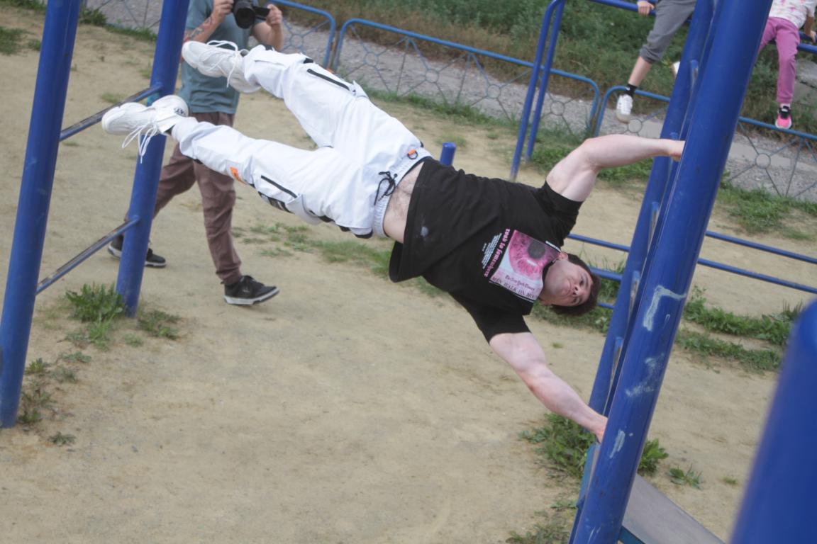 Определили «Короля улиц». В Серове прошли соревнования по воркауту