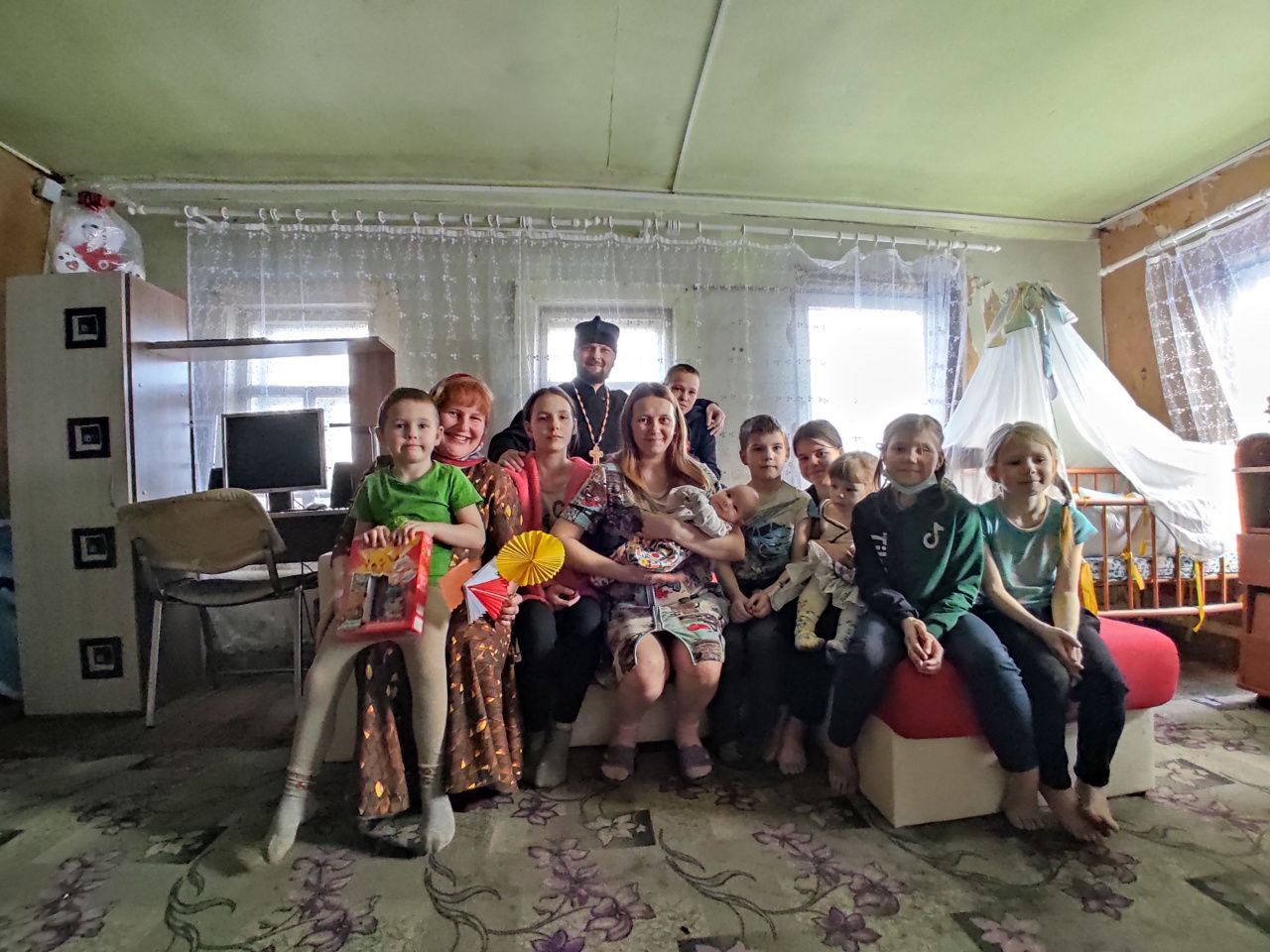 Наталья Рогачева воспитывает 9 детей. Ей помогает Серовская епархия