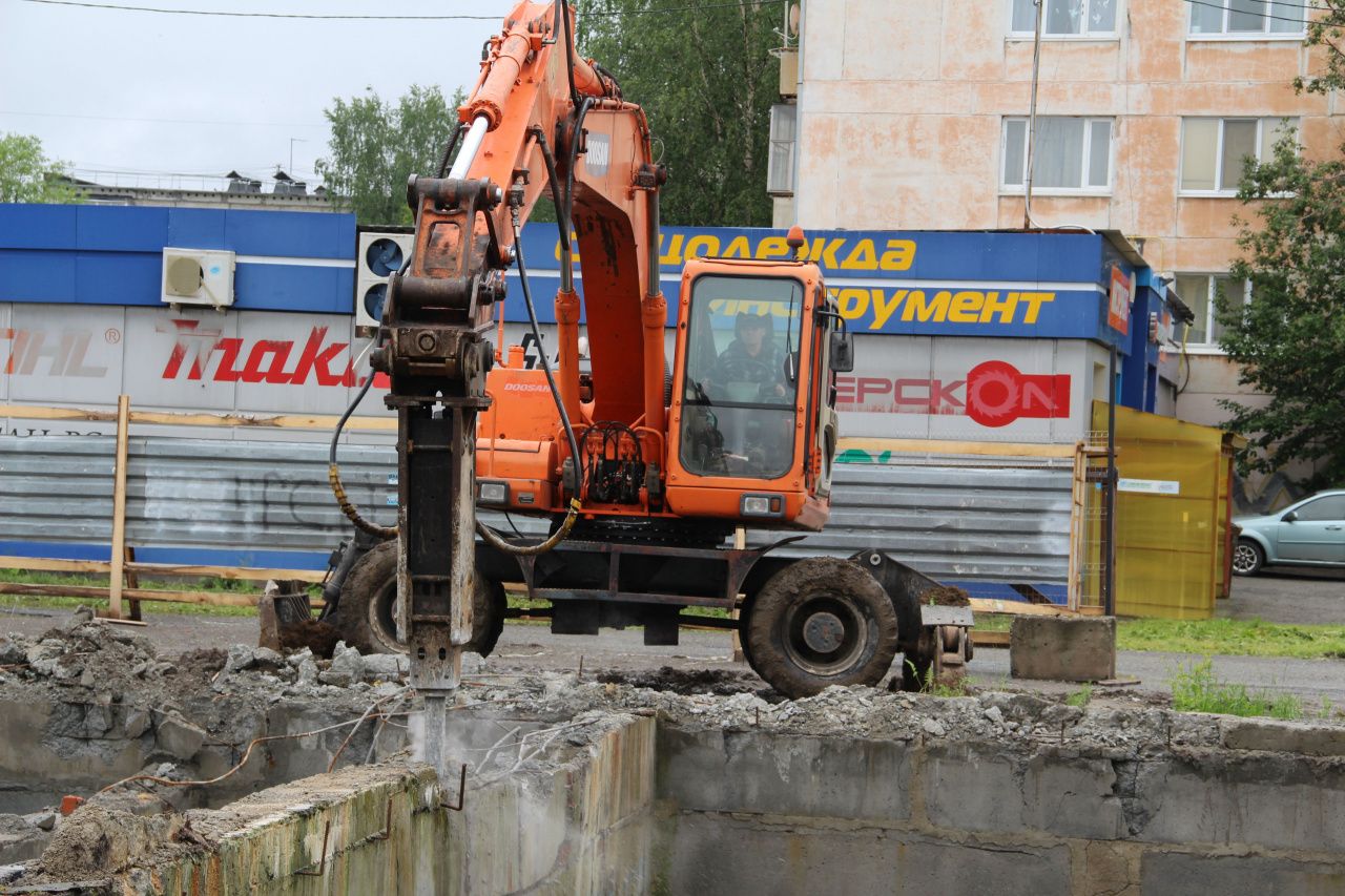 В Серове начали демонтировать один из долгостроев по Заславского