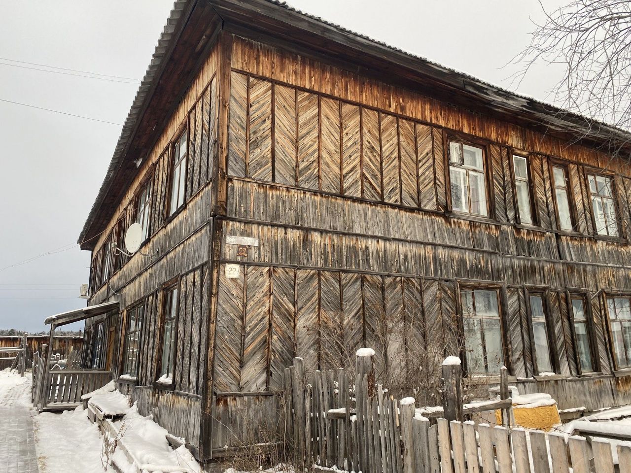 Администрация Серова прокомментировала ситуацию по дырявой крыше дома в Красноглинном